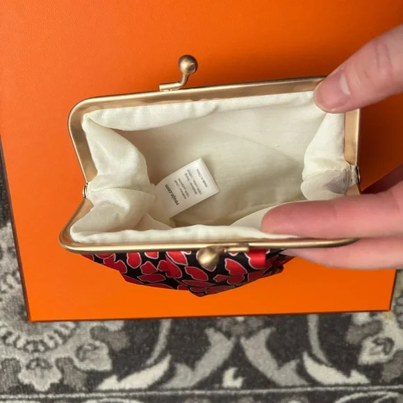 Rouje Red and Black Retro Makeup Pouch/ Clutch - Picture 4 of 6